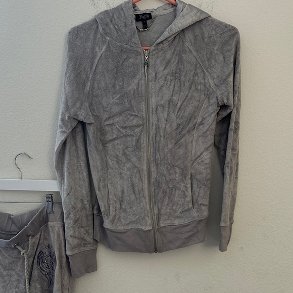 Y2K vintage  Velour Tracksuit with Embroidered Design - Picture 10 of 12